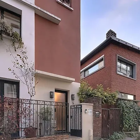 House With Rooftop And Hot Tub Eiffel Tower View Casa vacanze *